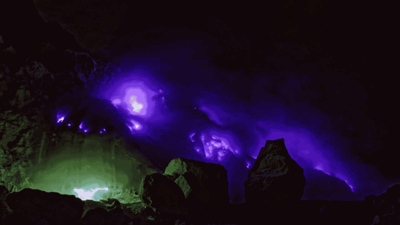Kawah Ijen, Surga Blue Fire yang Bikin Penasaran Traveler