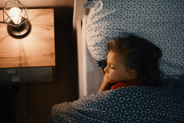 Tidur Dengan Lampu Menyala