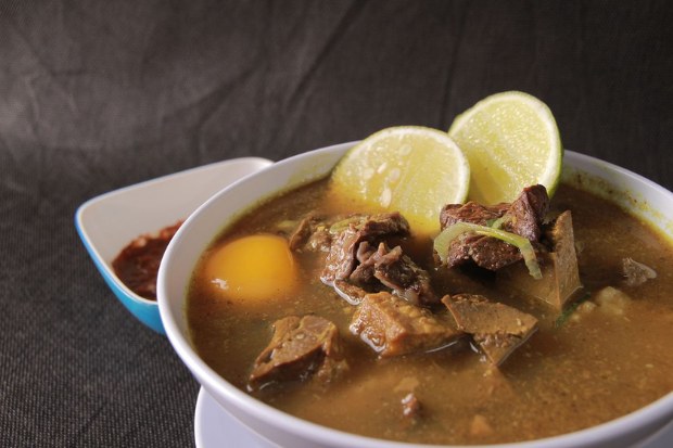 Perbedaan pallubasa dan coto Makassar