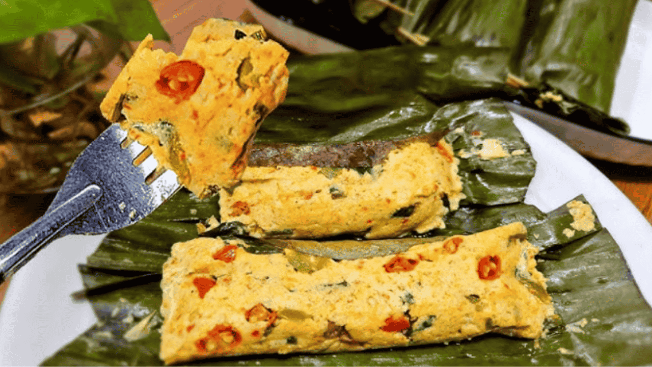 Variasi Pepes Tahu, Dari Kemangi Pedas, Udang, hingga Tanpa Daun Pisang Tahu adalah bahan masakan yang murah meriah tapi bisa diolah jadi banyak menu lezat. Salah satu olahan yang populer dan seh